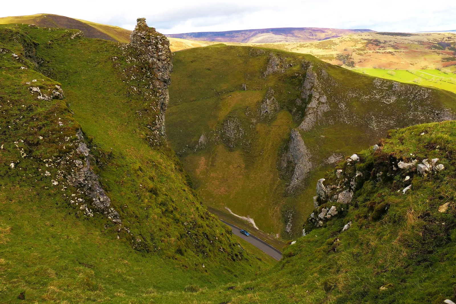 Pints and Puddings: A Tour of Peak District's Finest Pubs
