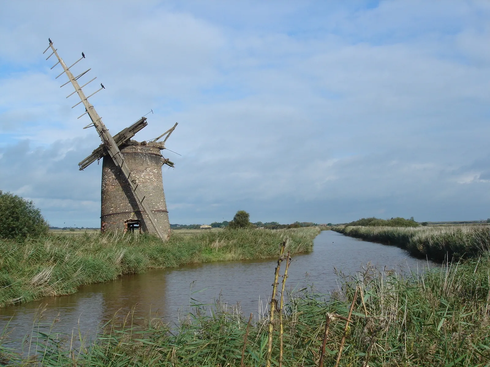 Navigating the Tranquil Waters: Norfolk Broads Boating Guide