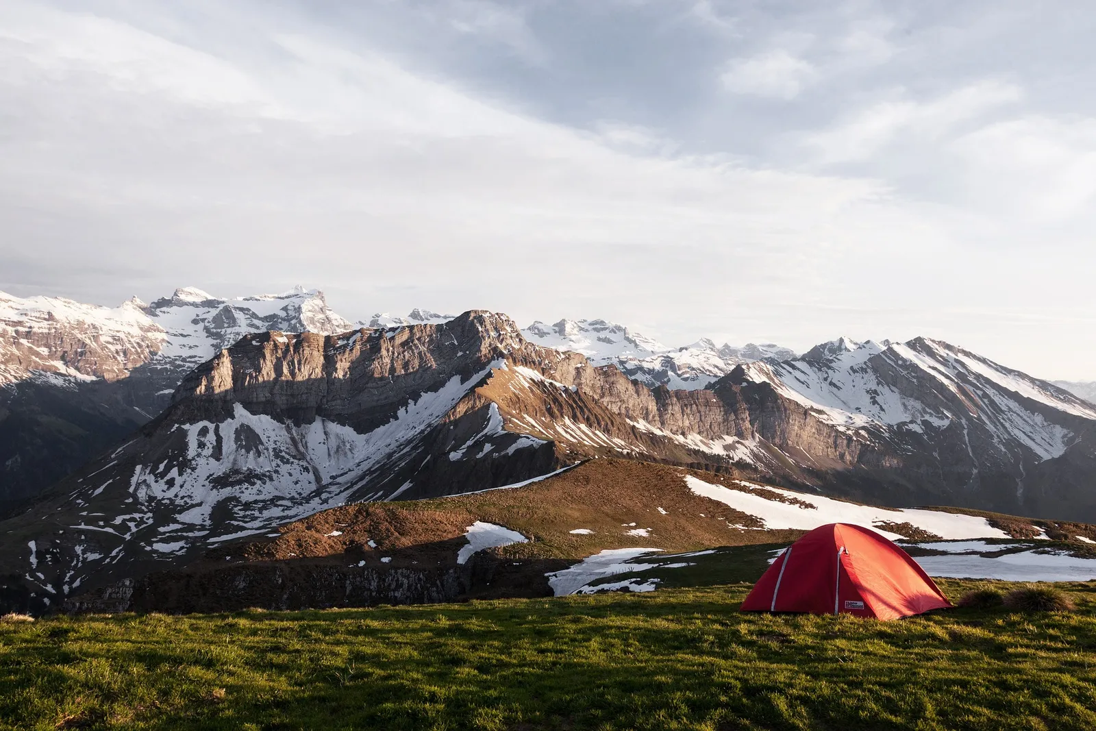 Mastering the Elements: The Essential Guide to 3-Season and 4-Season Tents